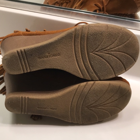 Minnetonka Women’s Leather Suede Moccasin Fringe Tassel Lace-Up Wedge Booties - Picture 8 of 9